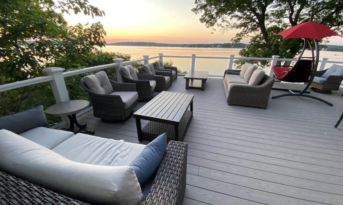Pewaukee House | Exclusive Pewaukee Lake House ~ Includes Kayaks!