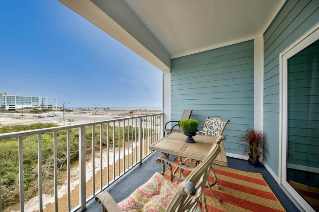 Orange Beach House | Fantastic condo with views of the Cotton Bayou