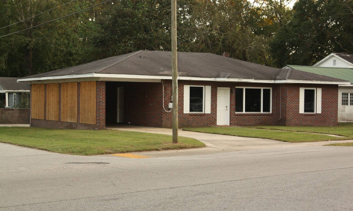 North Charleston House | FANTASTIC PRICE ! FOR CHARLESTON! 2 BR HOUSE NO HIDDEN FEES