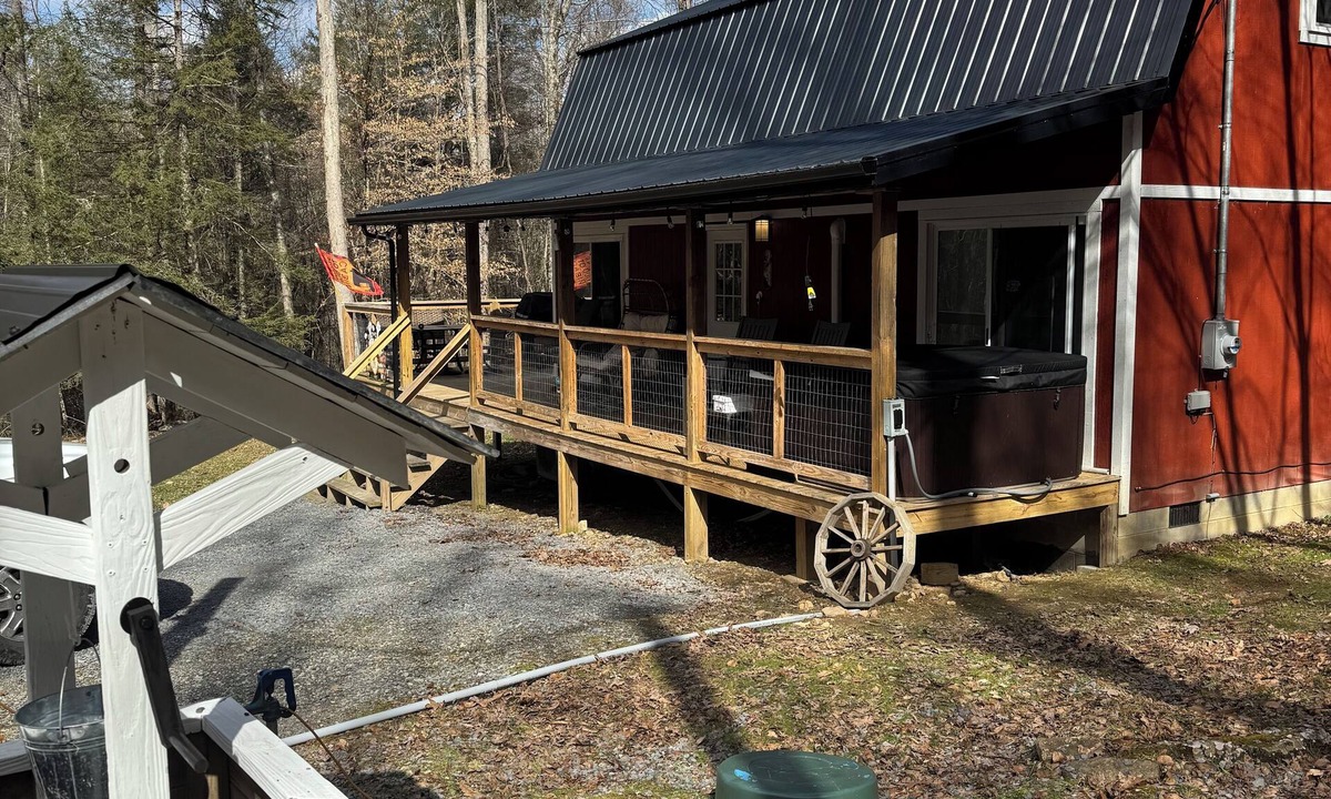 Nallen Cabin | Fayetteville, WV & Summersville, WV Proximity new built cabin w firepit & hottub