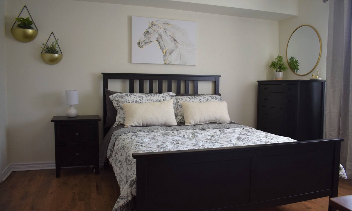 North Dallas Condo | Feel at Home at this central and spacious 1 bedroom condo