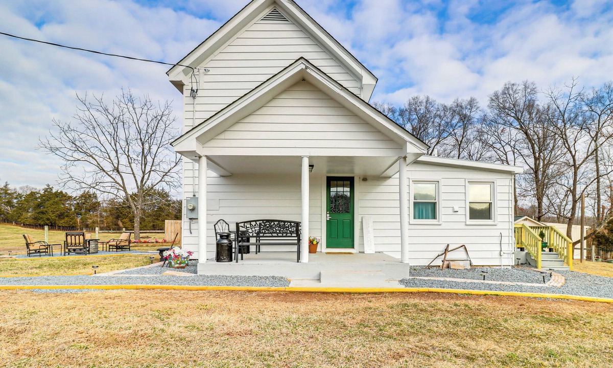 Bealeton House | Fire Pits, Creek View: Historic Virginia Farmhouse