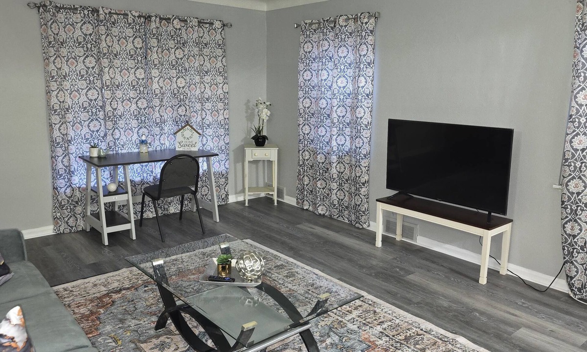 Toledo Apartment | First floor 1Bed/1Bth Pets OK, Close to ProMedica, UT