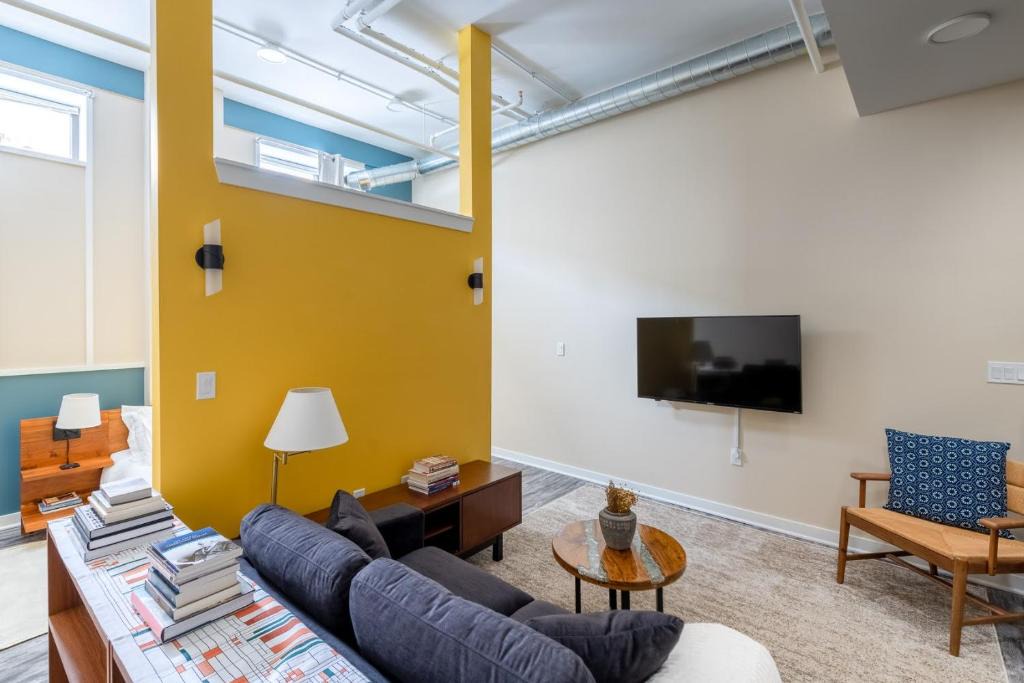 Fifth Ward Apartment | Flexhome Walker's Point Studio A1