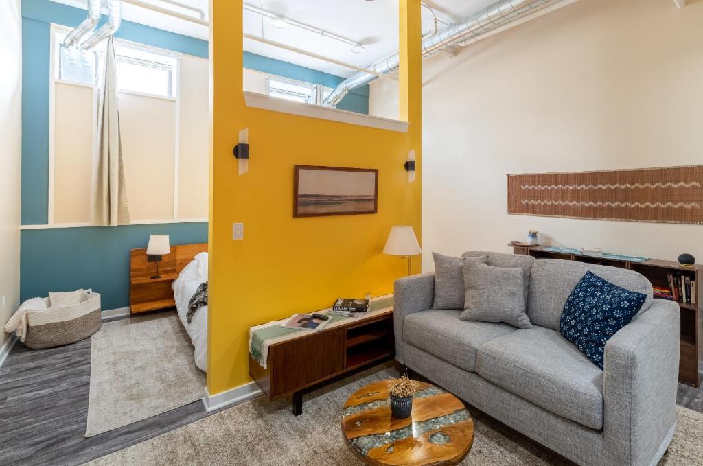 Fifth Ward Apartment | Flexhome Walker's Point Studio A2