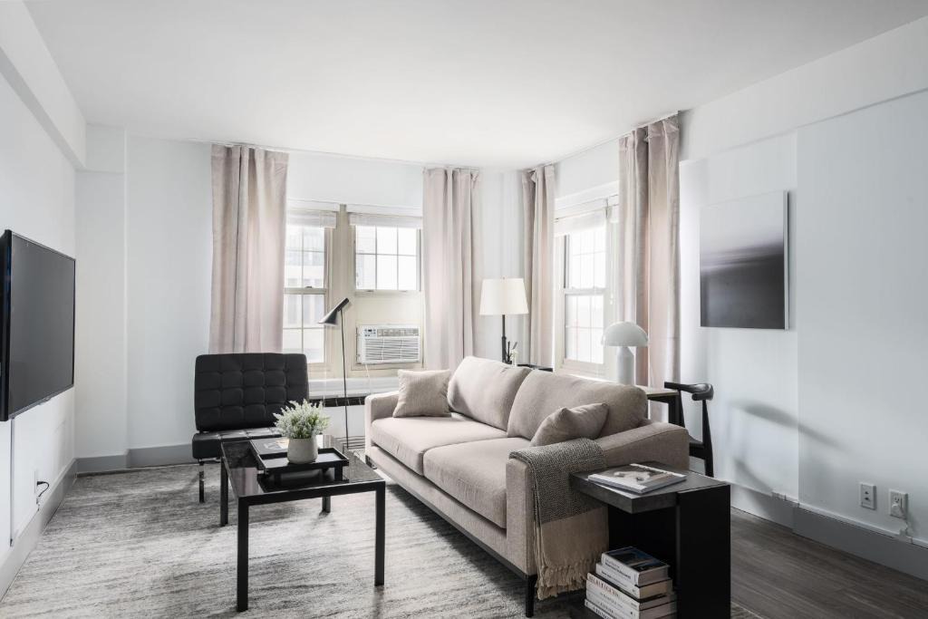 Central West End Apartment | FRONTDESK 2 BR Apt near Grand Center District
