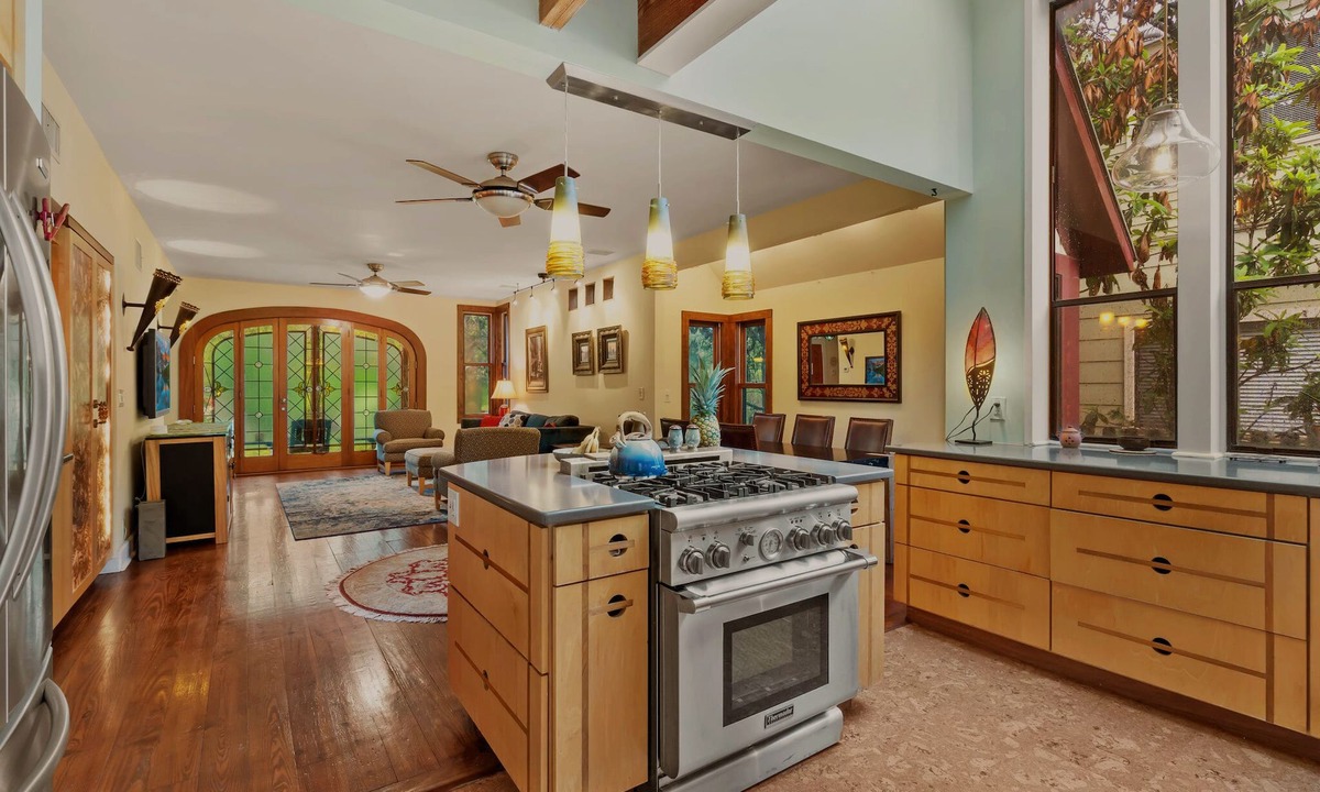 Bouldin House | Fun House, Fantastic Location, Great for Groups, Jacuzzi, Video Games