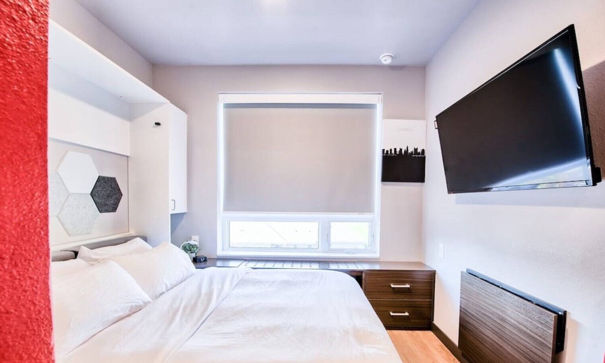 Old North Columbus Apartment | 🔷Fun Micro-Unit w/ Garage Parking Near High St. | Jacuzzi, Fitness Gym, WiFi, +