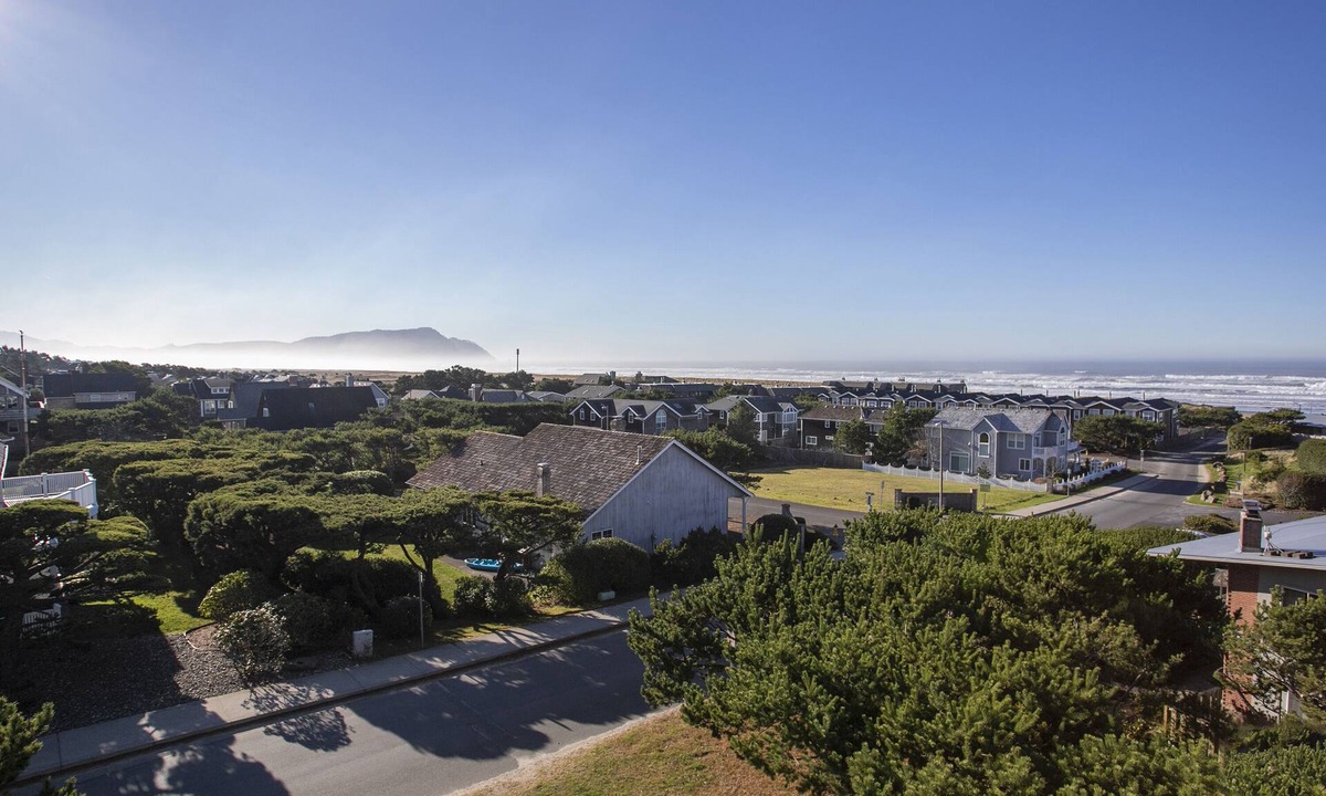 Gearhart Condo | G661 - 1 Bedroom 3rd floor, Elevator, No Cleaning Fees