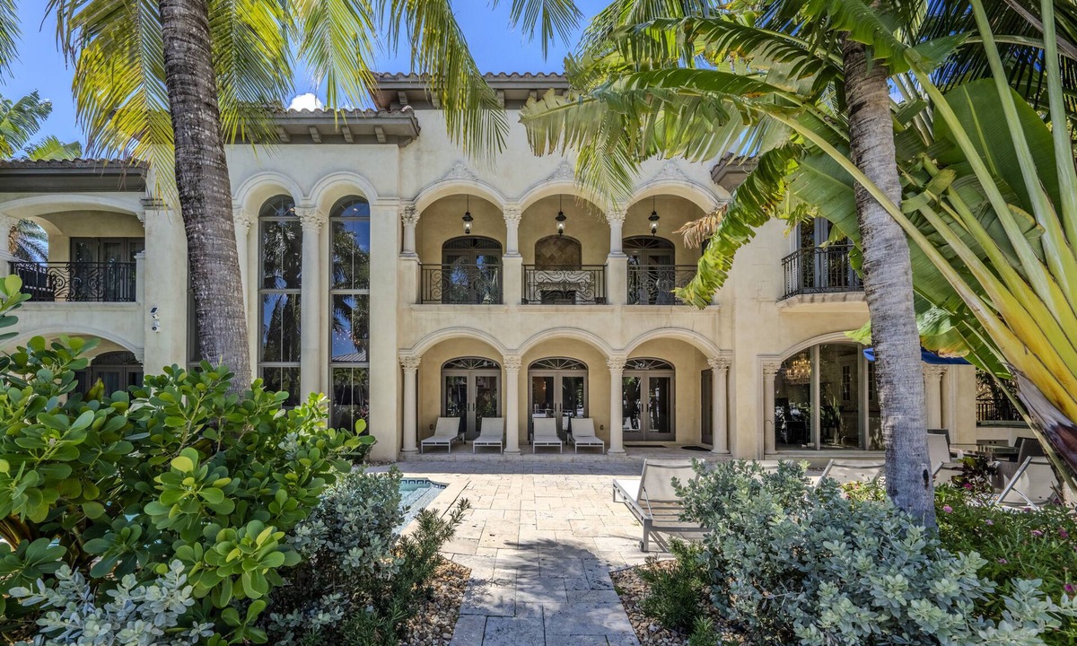 Las Olas Isles House | Gated Waterfront Luxury Home! Private Pool, Hot Tub & Mansion Views!
