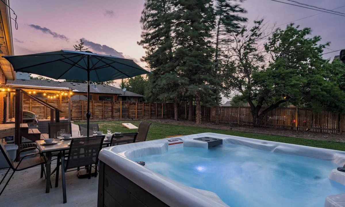 Berkley House | Gather|Recharge|CentralLocation|FullAmenities|LargeGroupsWelcome|QuietNeighborhood