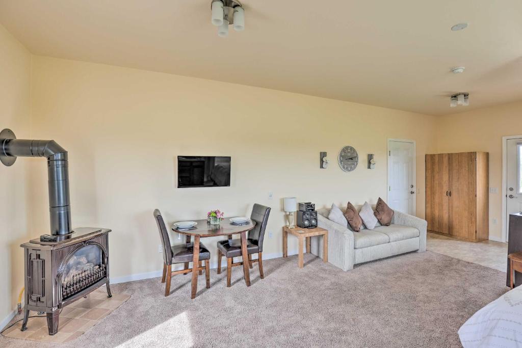 Geneva Apartment | Geneva Studio, 3 Miles to Seneca Lake!