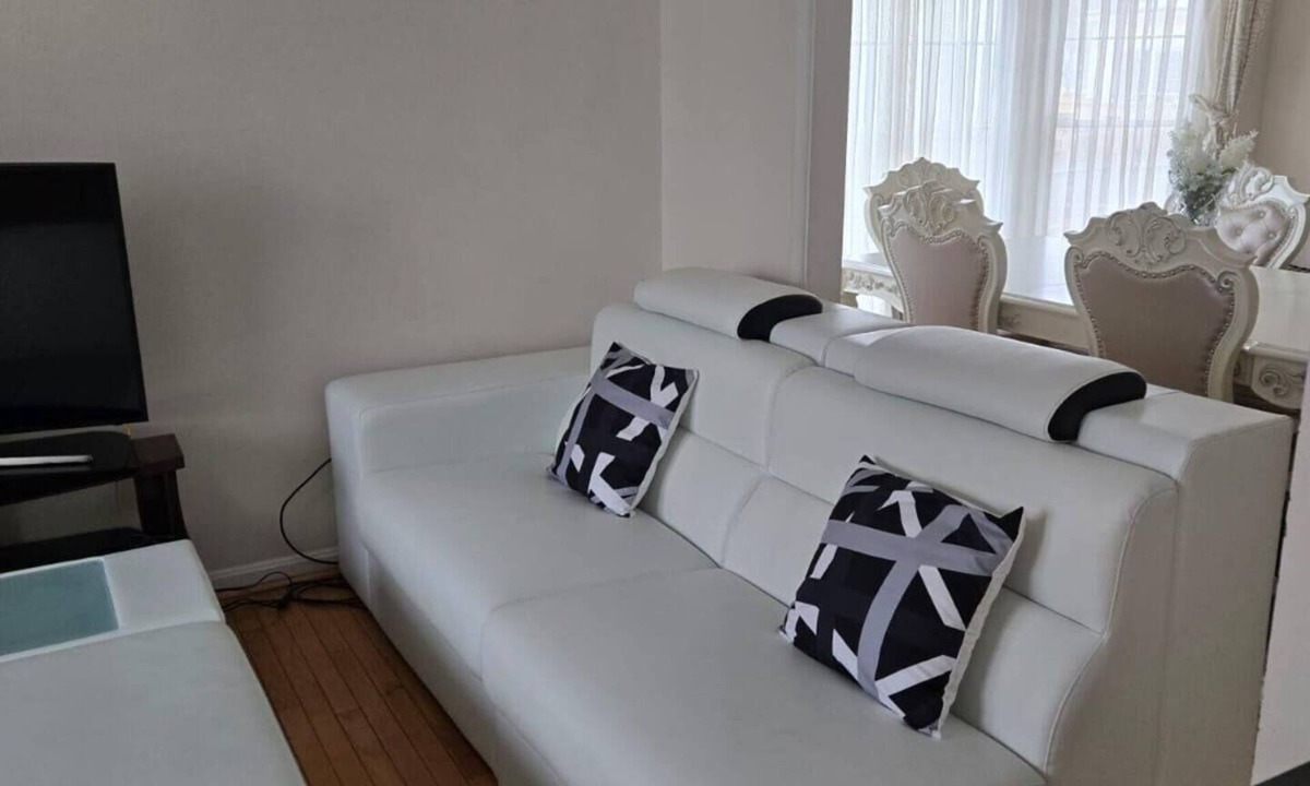 Greenbelt House | Glamorous Two level, 4 bedroom Family Home