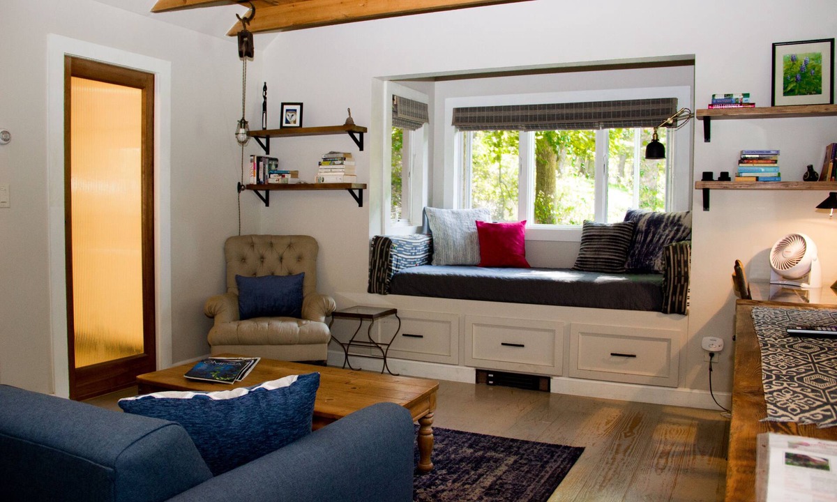Red Hook Cottage | Goose Landing Cottage by the lake with BRAND NEW year-round Hot Tub