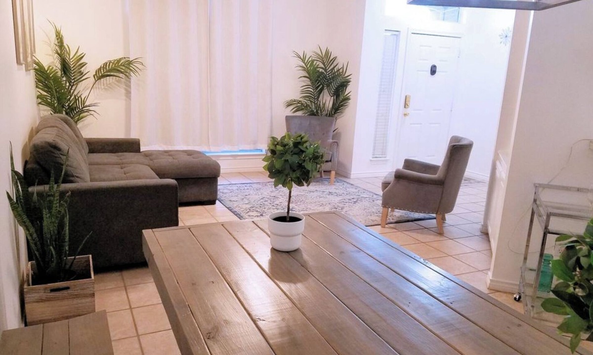 Wellborn Condo | Gorgeous condo, 2 miles to Kyle Field. Free UT vs A&M 2 tickets 2024 game.