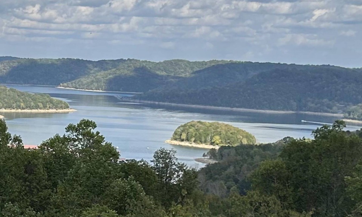 Lancaster Condo | Gorgeous Lake front view of Center Hill Lake Cove Hollow