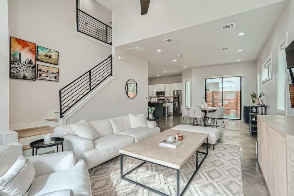 East Cesar Chavez House | Grand Oasis At E Austin With Pool