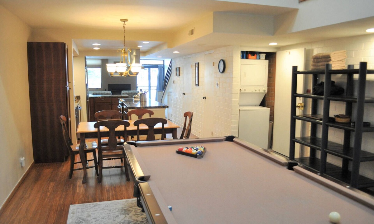 North Park City Condo | GREAT LOCATION! ON FREE BUS ROUTE, POOL TABLE, & grocery is across the street!