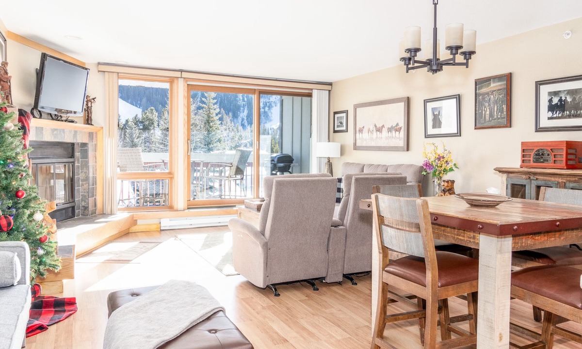 Liftside | Mountain House
