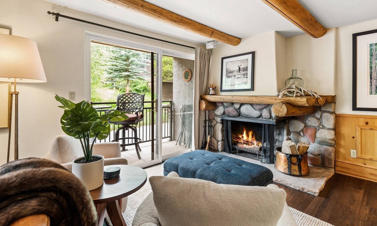 Aspen Condo | Guest Favorites at 10% Off! Stay 3 nights through Nov