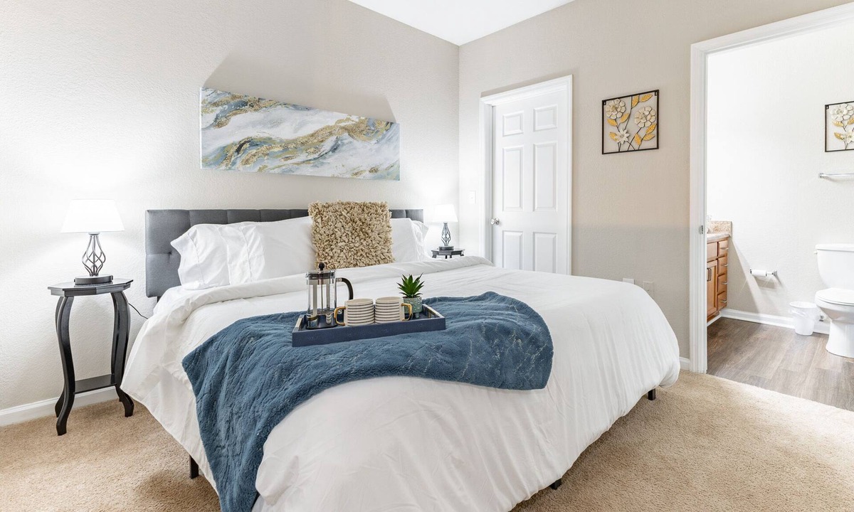 Huntsville Apartment | Gym, Fast WiFi, King Bed, Free Parking