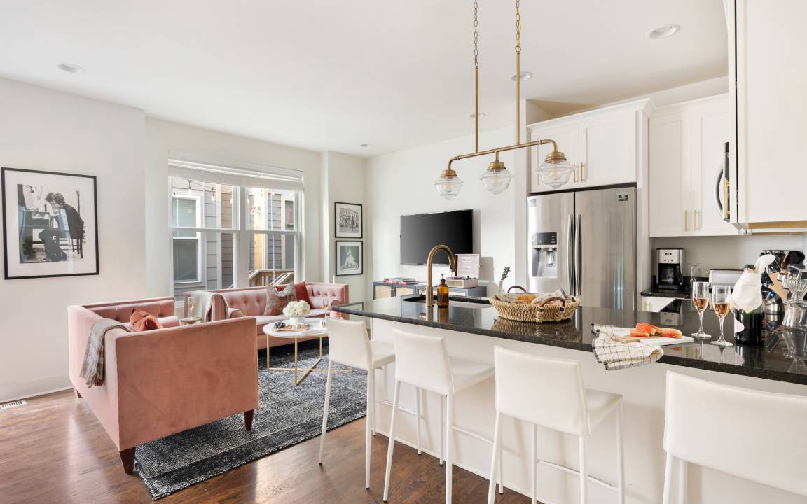South Nashville House | Hart Suite 13 by AvantStay Gorgeous Town House w/ Modern Amenities in Nashville!