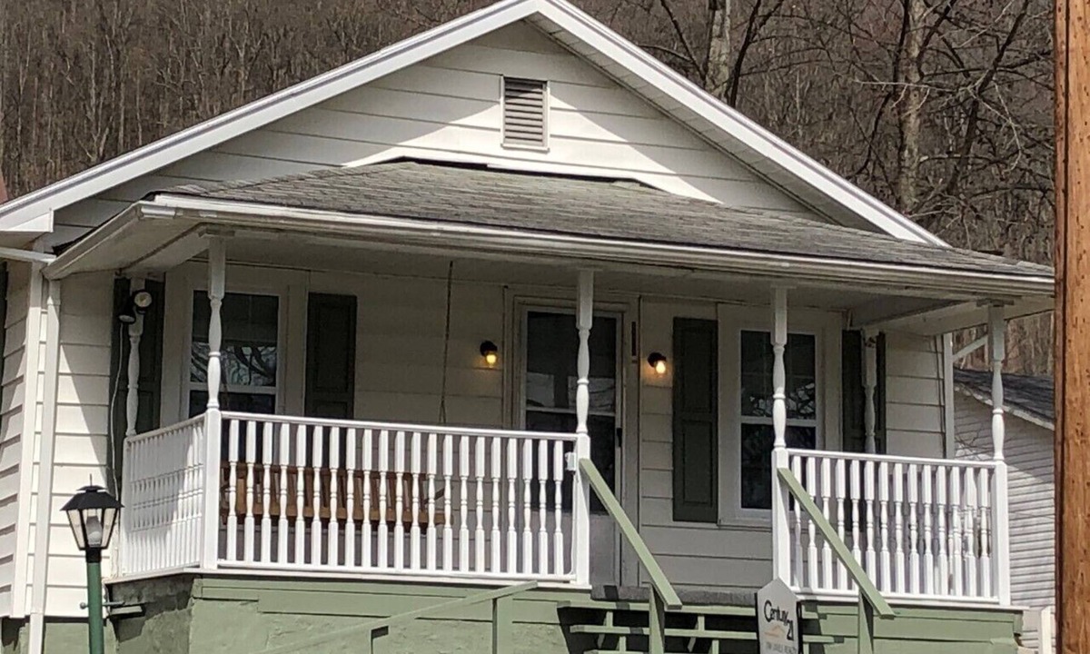 Ansted House | Hawks Nest Hideout