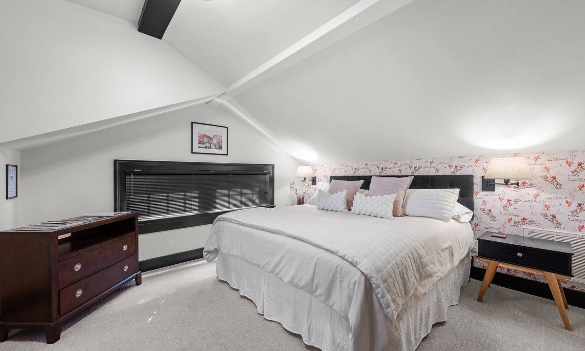 12 South House | Heart of 12th South - 1 bed, 1 bath Cozy Suite in Nashville