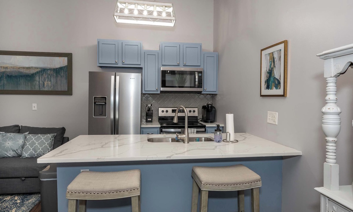 Covington Condo | Heart of Mainstrasse Apt 2