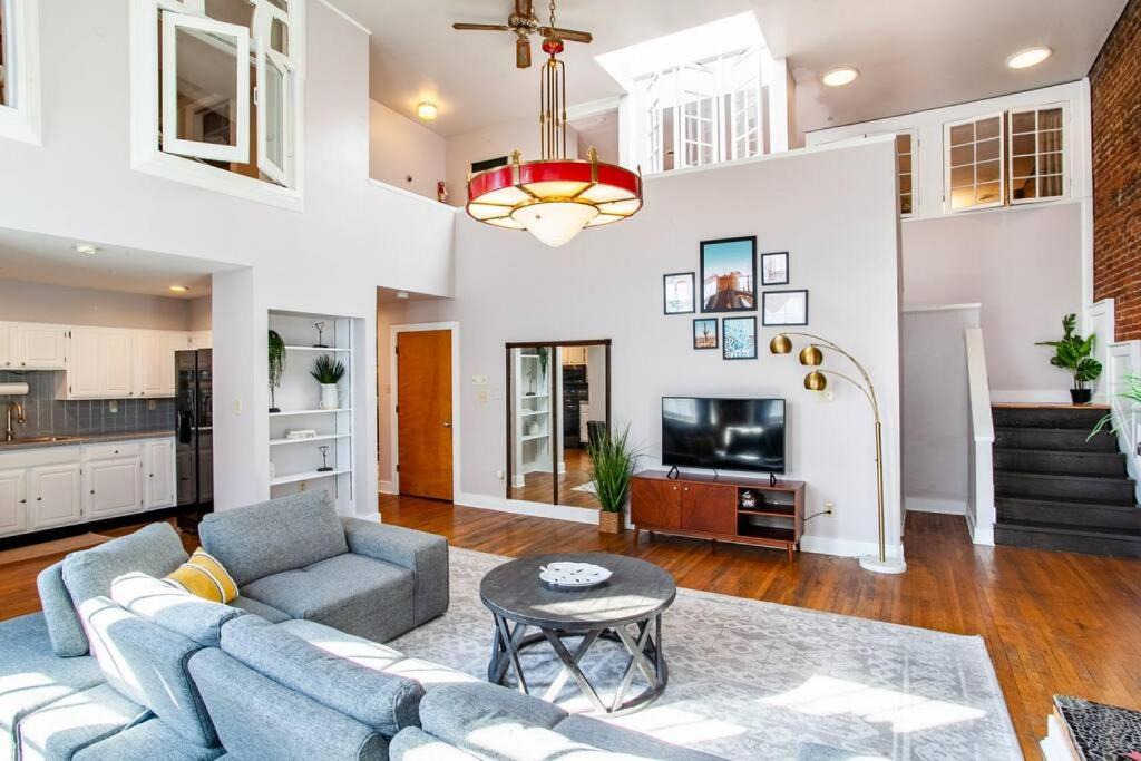 Old City Apartment | Heart of the Old City- Minutes from Market Square