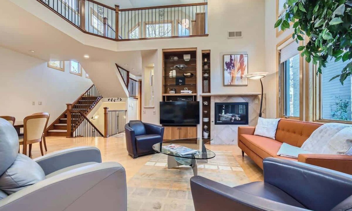 Cherry Creek House | High-End 4BD Executive Retreat in N Cherry Creek