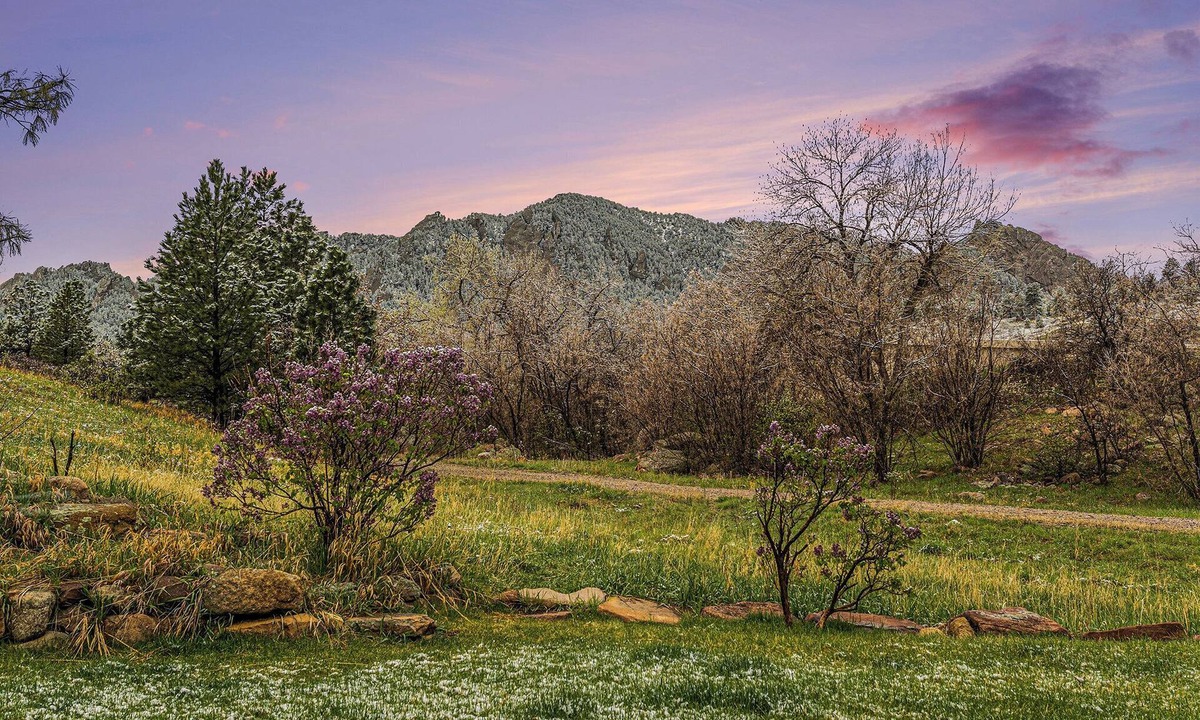 Highland Park House | Hike Chautauqua out the back door! 4BR w/Patio, Hot Tub! Backs to Open Space!