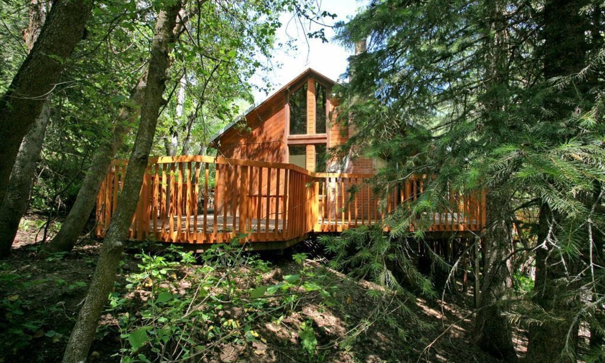 Sundance Cabin | HILLSIDE HIDEAWAY * GREAT FAMILY RETREAT* HOT TUB, SAUNA, KIDS LOFT