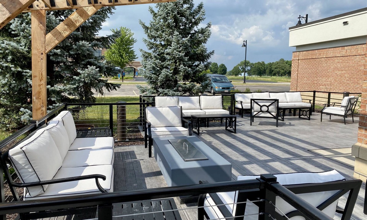 Summit Corners Hotel | Hilton Garden Inn Oconomowoc