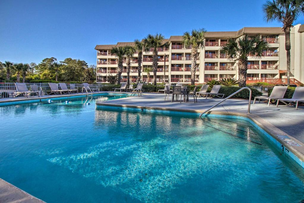 Folly Field Apartment | Hilton Head Island Condo with Pool Steps to Beach!