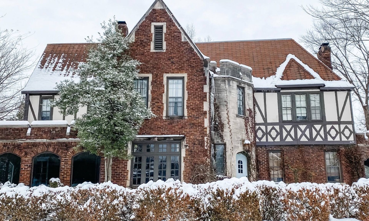 Central Gardens House | Historic Midtown Chateau + Guest House - Minutes from Everything