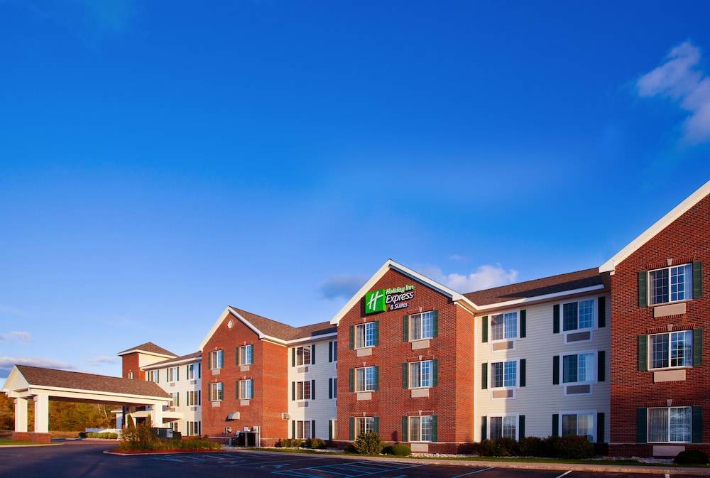 Acme Hotel | Holiday Inn Express Hotel & Suites Acme-Traverse City, an IHG Hotel