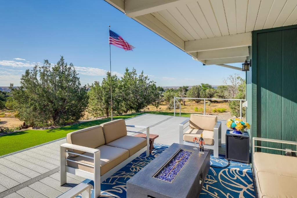 Farmington House | Home with Views and Fire Pit, 10 Mi to Aztec Ruins!