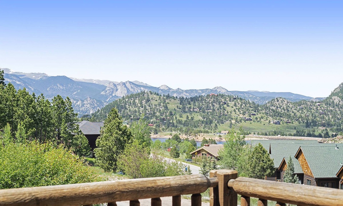 Estes Park Condo | Horsetooth Peak 26C - 1 Br Condo - Jetted Bathtub - Lake/Mountain Views!