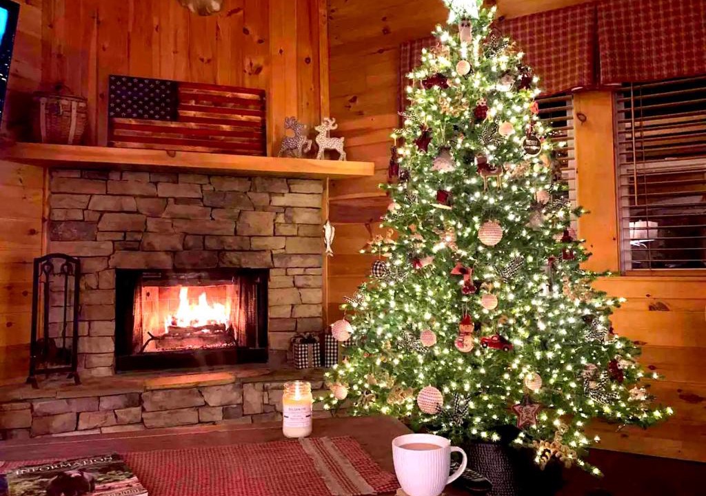 Suches House | HOT TUB-Book NOW! Sleeps 8-Toccoa River-GoneFishInn