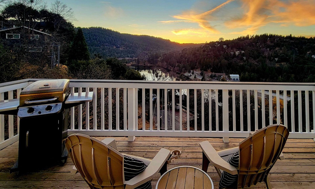 Crestline House | Ideal lakeview getaway with furnished deck, gas grill, & full kitchen