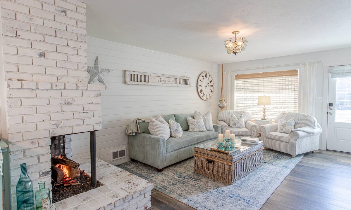 Downtown Cannon Beach House | Impeccably Maintained Retreat: Walk to Beach & Town, Firepit, Fenced Yard, Cozy Charm!