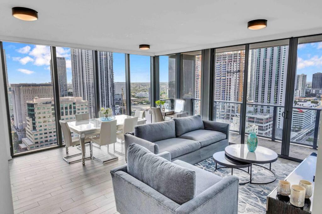 Downtown Miami Apartment | Incredible Corner Unit Downtown Miami