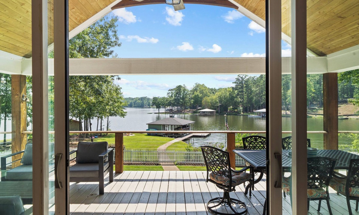 Eatonton House | Incredible Lakefront Sunsets at the completely renovated Paradise Pointe