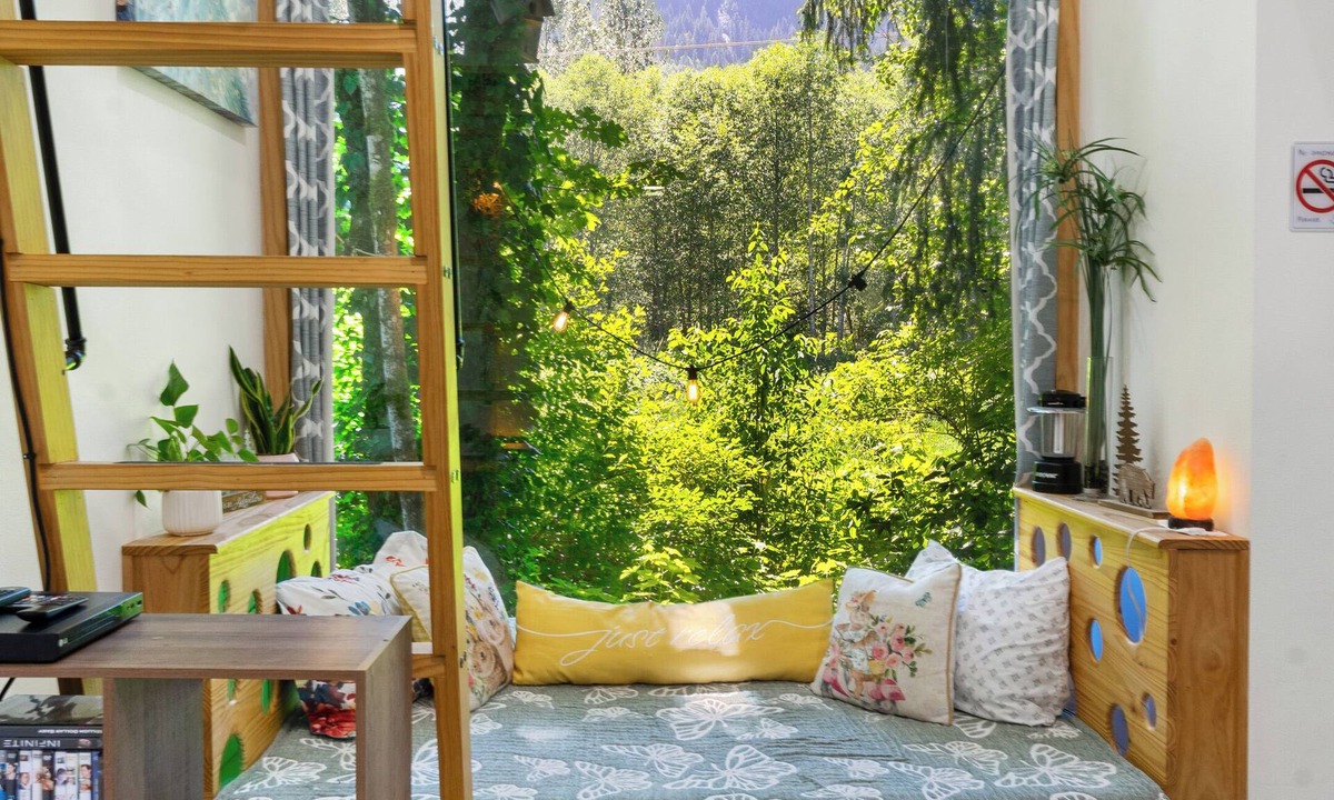 Gold Bar House | Incredible Views ~ Trail Access~ Kayak Rentals Nearby