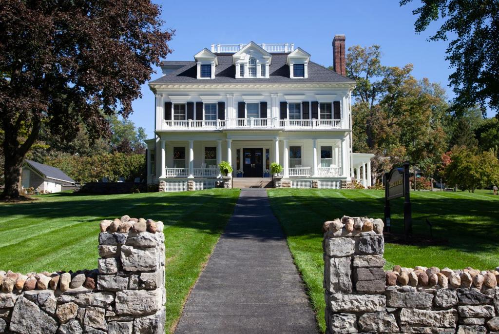 Town of Ledyard Hotel | Inns of Aurora Resort & Spa