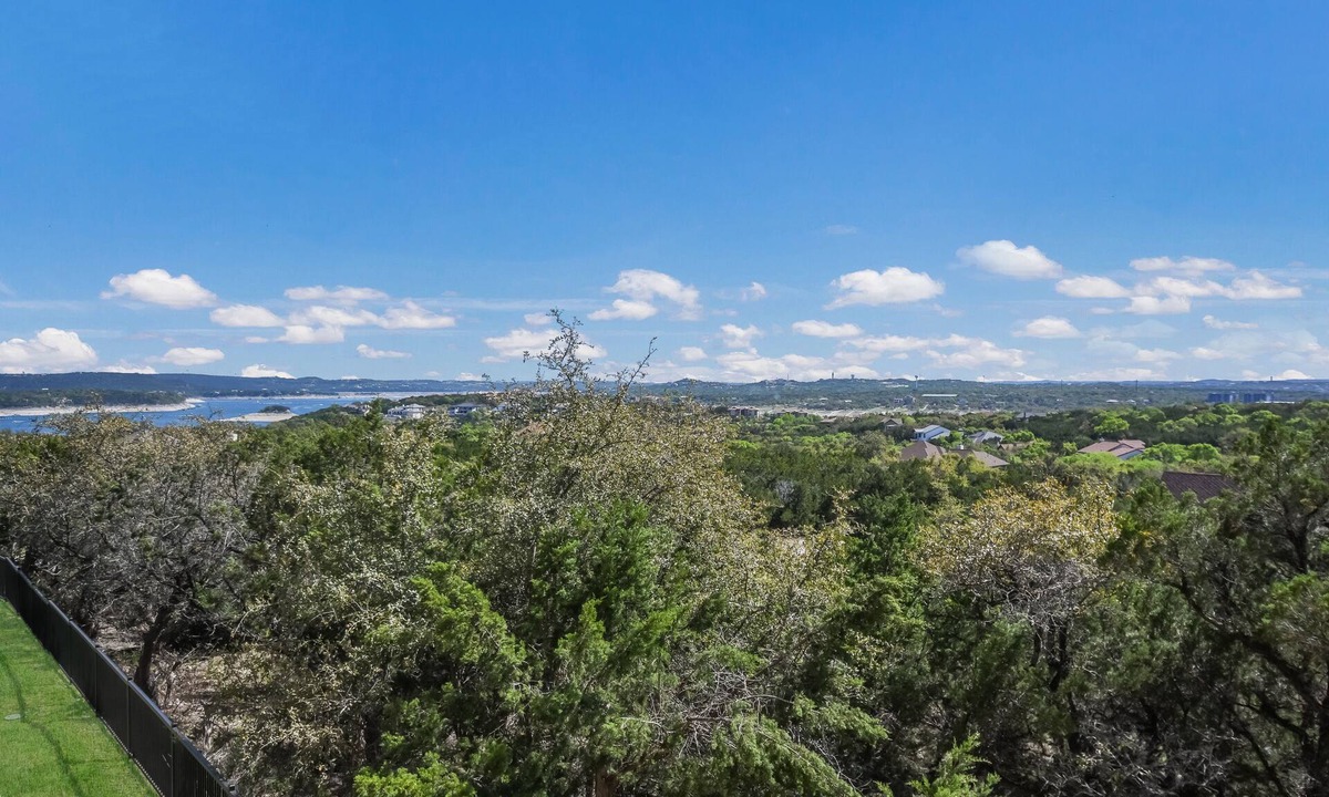 Jonestown Condo | Inviting Villa at Hollows Resort with Amazing Country & Lake Views! 4 Pools, Pickleball!