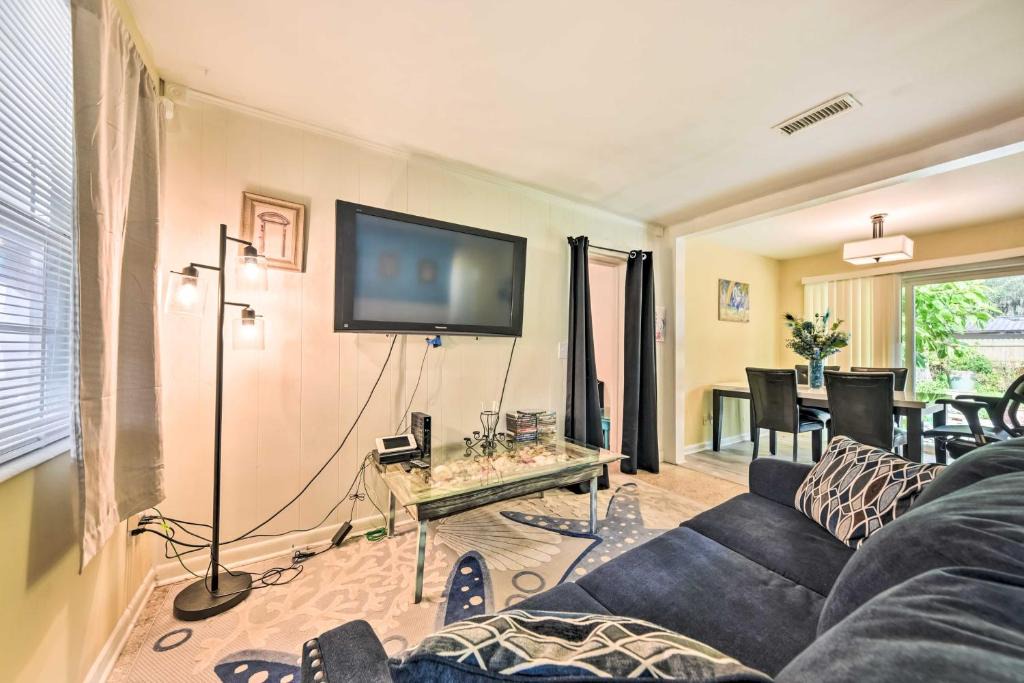 North Beach House | Jacksonville Getaway with Yard about 2 Mi to Beach!