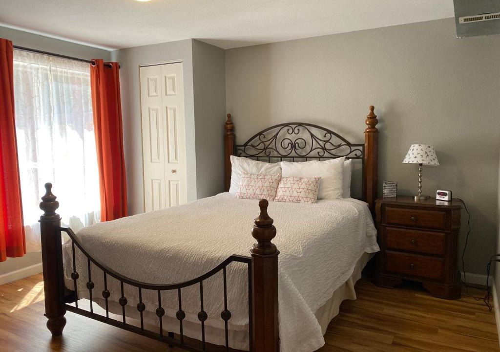 Broomfield House | Jen”s guest house