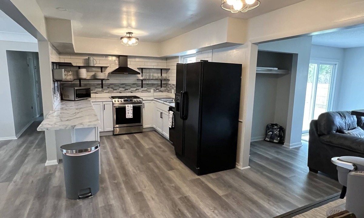 Ottawa Hills House | Jodore Gem.Spacious House, Inground Pool near University, Metroparks & Shopping